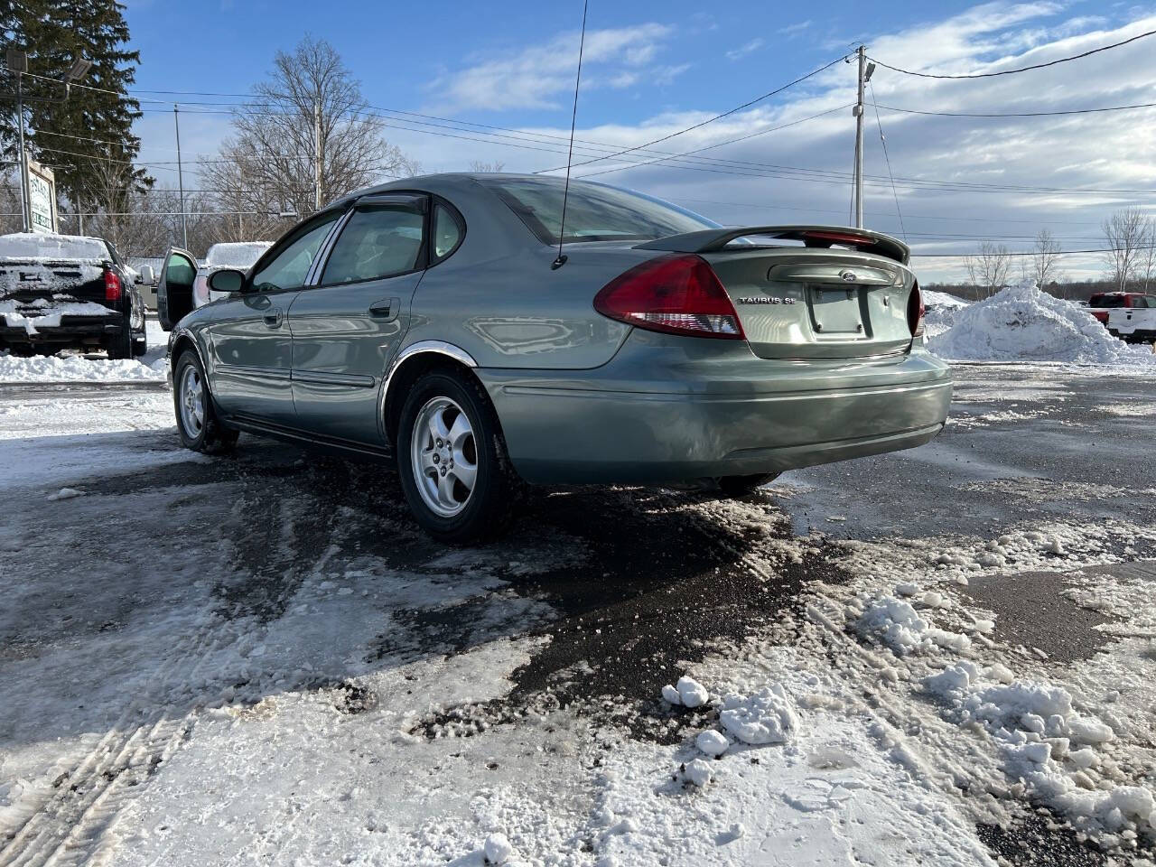 2005 Ford Taurus for sale at Upstate Auto Gallery in Westmoreland, NY