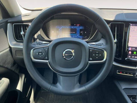 2024 Volvo XC60 B5 Core Dark Theme