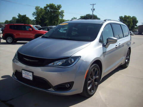 2020 Chrysler Pacifica for sale at Nemaha Valley Motors in Seneca KS