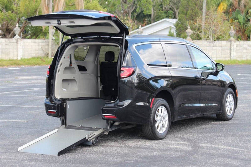 2022 Chrysler Pacifica Touring L