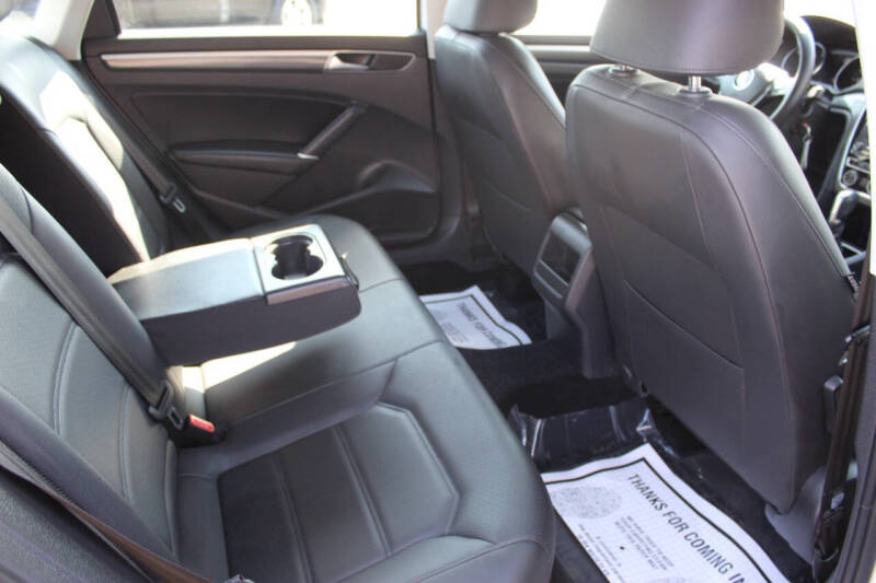 2018 Volkswagen Passat 2.0T R-Line