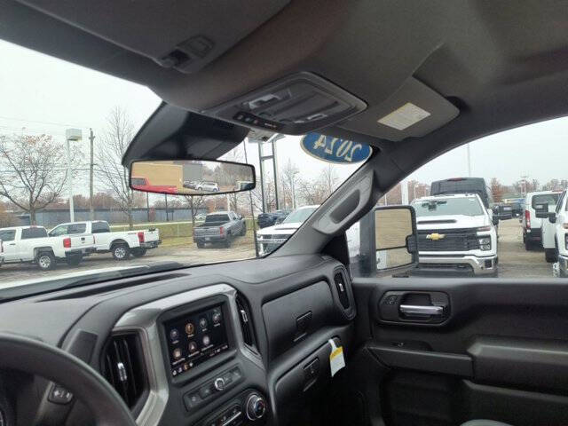 2024 Chevrolet Silverado 3500HD CC