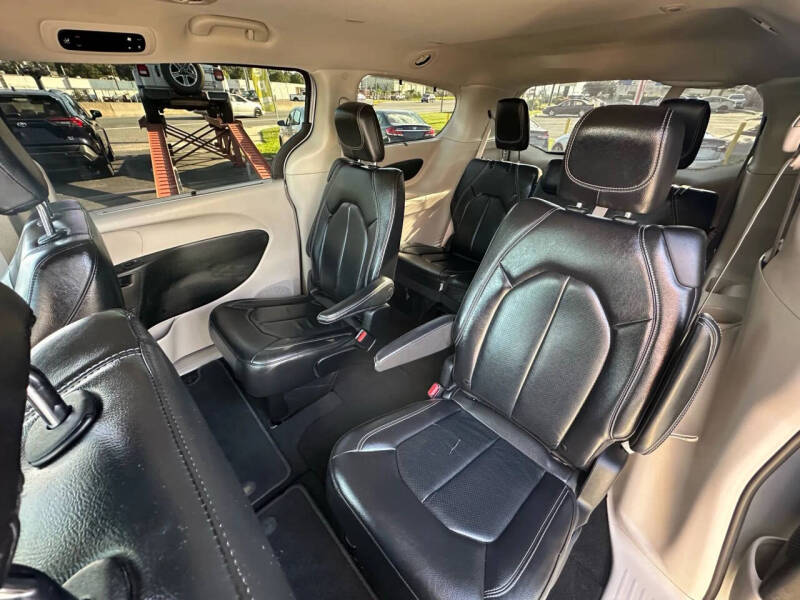 2022 Chrysler Pacifica Touring L