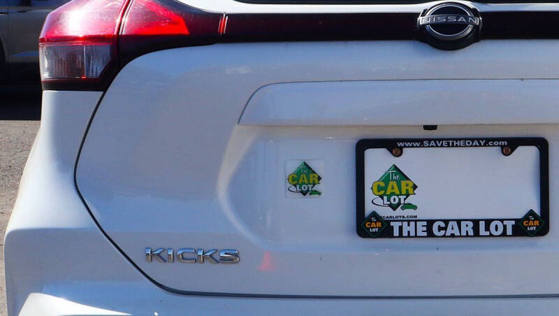 2023 Nissan Kicks SR