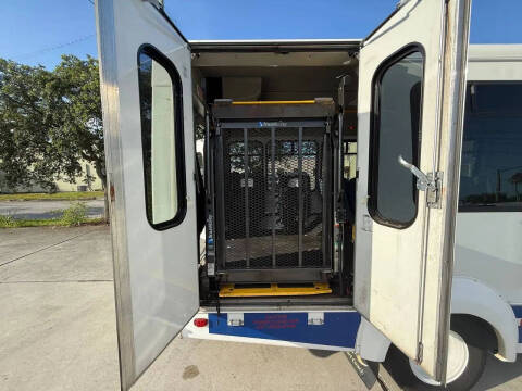 2017 Ford E-Series E-450 SD