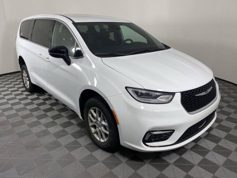 2024 Chrysler Pacifica Touring