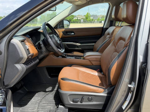 2023 Nissan Pathfinder Platinum