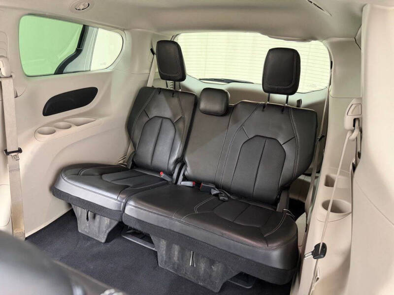 2024 Chrysler Pacifica Touring L - Photo 16