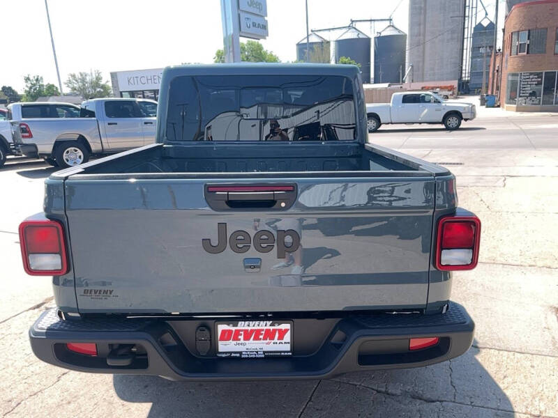 2024 Jeep Gladiator Sport