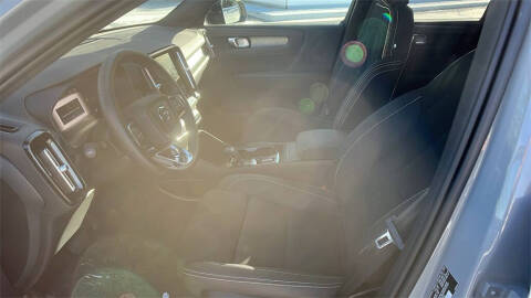 2025 Volvo XC40 B5 Plus Dark Theme