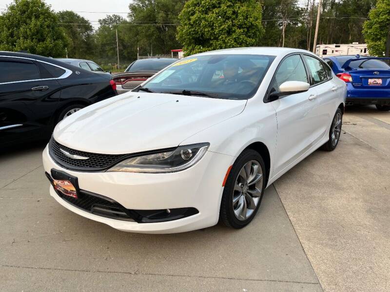 2015 Chrysler 200 for sale at Azteca Auto Sales LLC in Des Moines IA