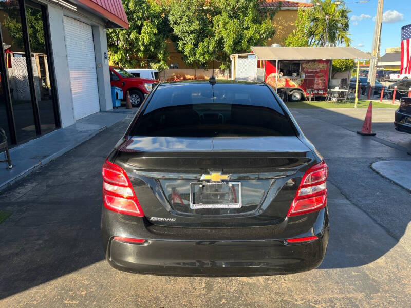 2019 Chevrolet Sonic LS photo 3