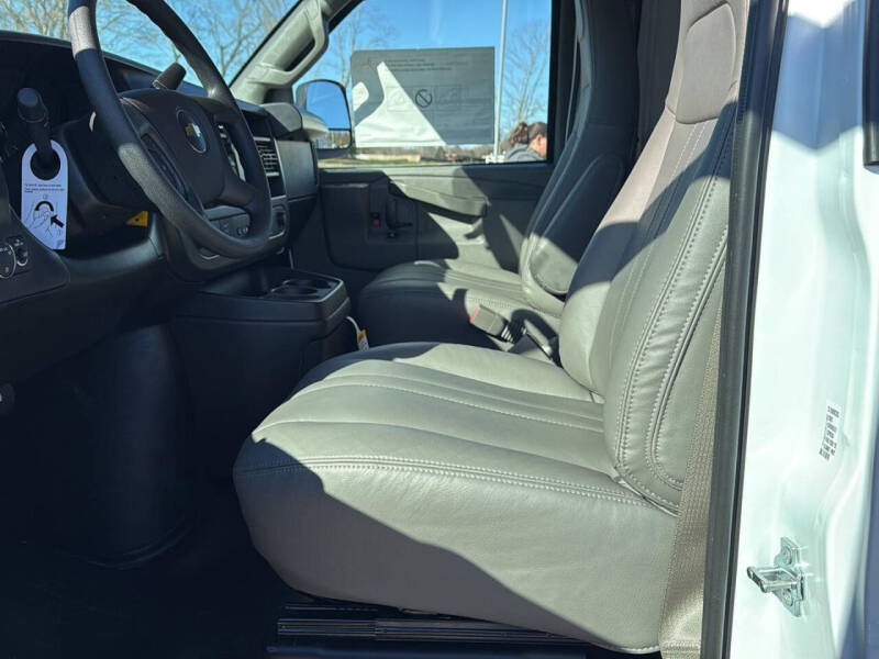 2025 Chevrolet Express 2500