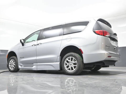 2024 Chrysler Voyager LX