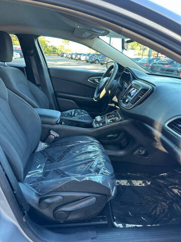 2015 Chrysler 200 LX