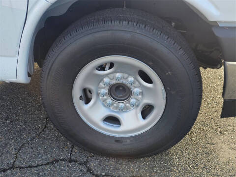 2025 Chevrolet Express 2500