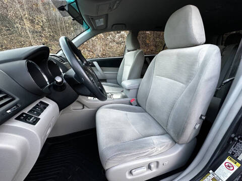 2012 Toyota Highlander SE