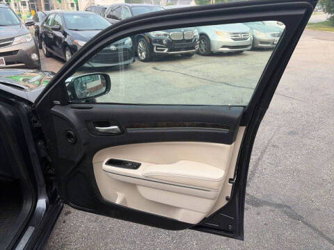 2017 Chrysler 300 C