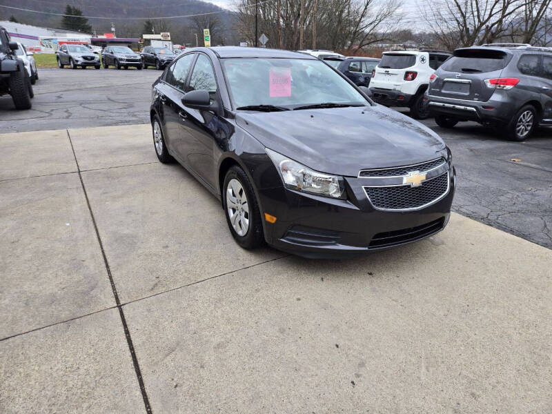 2014 Chevrolet Cruze LS photo 2