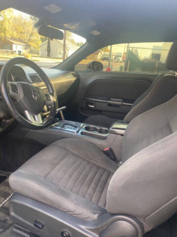 2011 Dodge Challenger SE