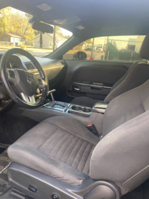 2011 Dodge Challenger SE