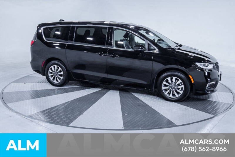 2024 Chrysler Pacifica Plug-In Hybrid Select