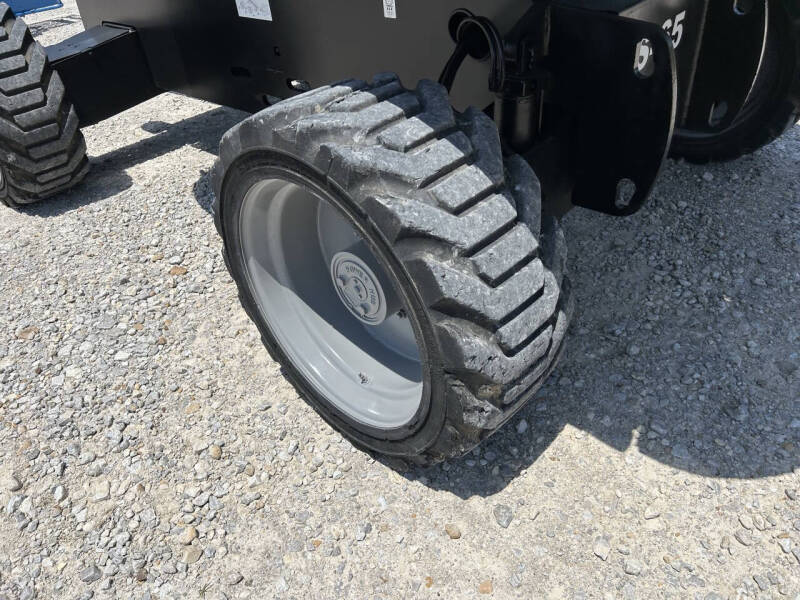 2017 Genie 65' Manlift