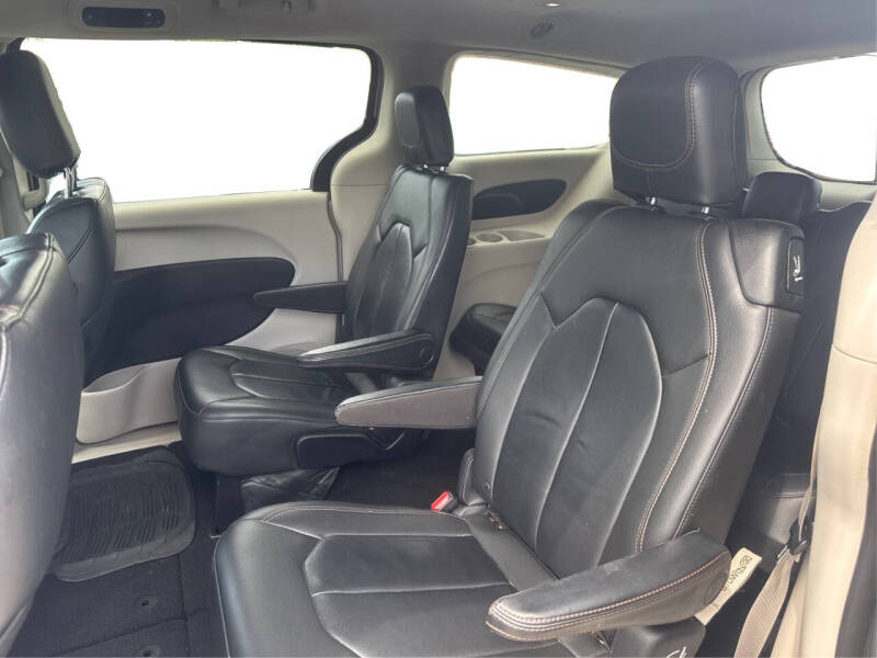 2017 Chrysler Pacifica Touring-L