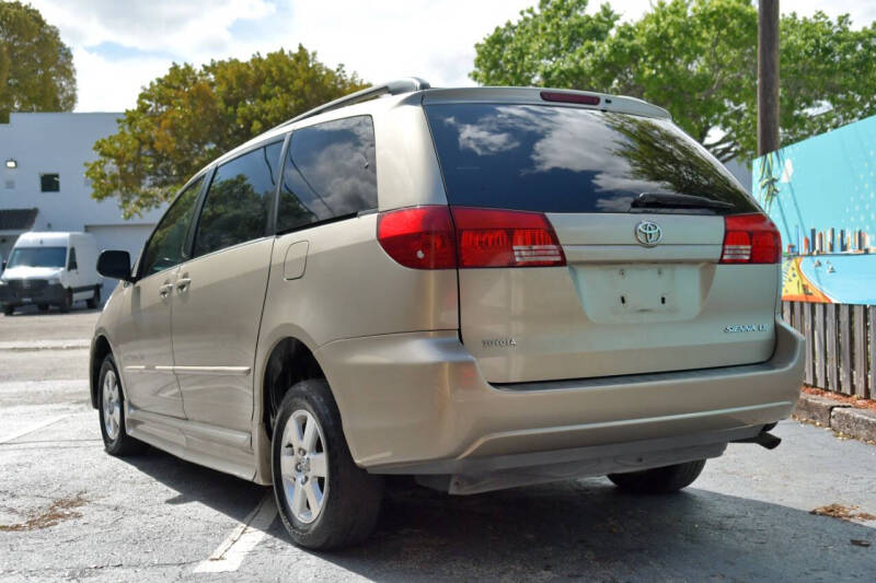 2005 Toyota Sienna LE 7 Passenger