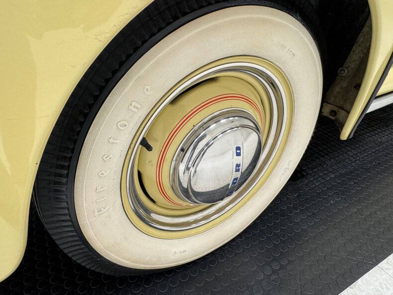 1947 Ford Super Deluxe