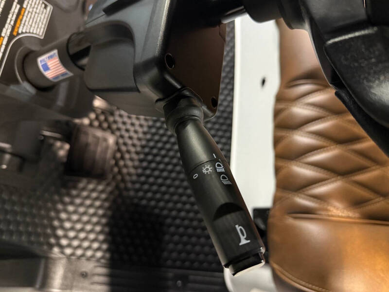 2025 E-Z-GO RXV ELiTE