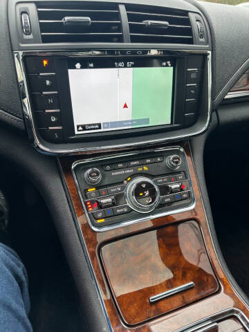 2017 Lincoln Continental Select