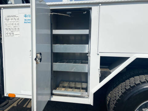 2008 Freightliner M2 106