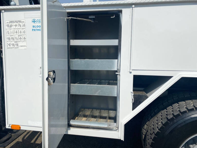 2008 Freightliner M2 106