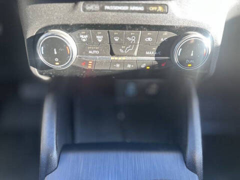 2022 Ford Escape Hybrid Titanium