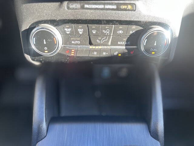 2022 Ford Escape Hybrid Titanium