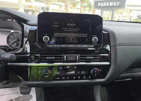2025 Nissan Pathfinder SV
