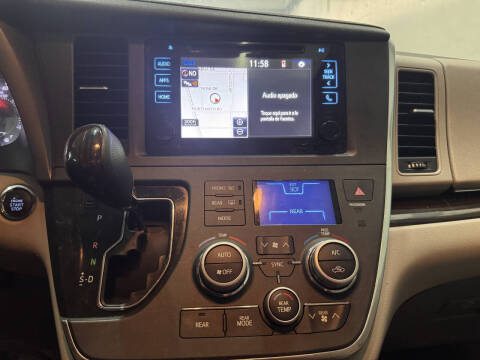 2016 Toyota Sienna XLE Premium 8-Passenger