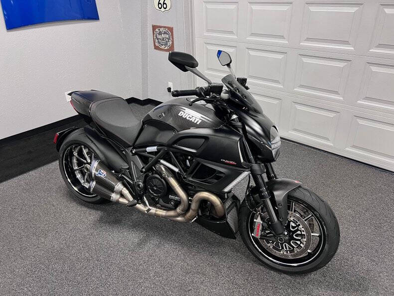 2012 Ducati Diavel Carbon Series