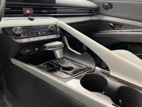 2025 Hyundai Elantra Hybrid Limited