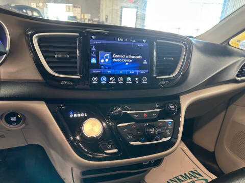 2017 Chrysler Pacifica Touring-L