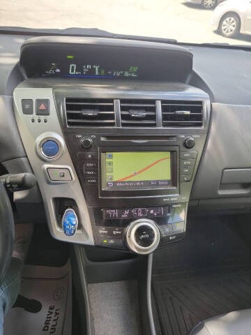 2013 Toyota Prius v Five