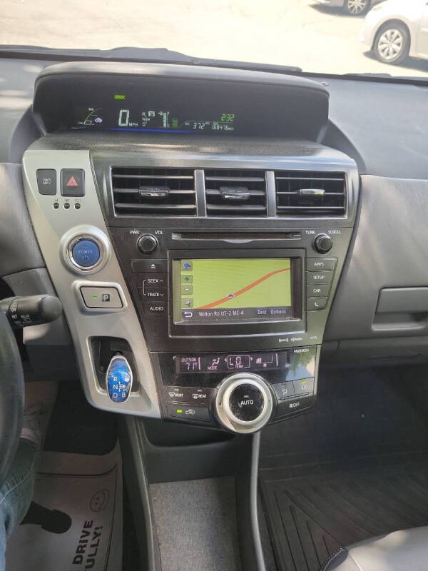 2013 Toyota Prius v Five