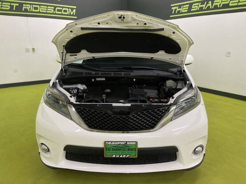 2017 Toyota Sienna SE Premium 8-Passenger