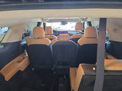 2023 Kia Carnival EX