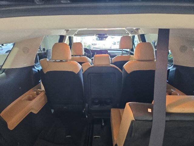 2023 Kia Carnival EX