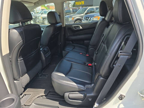 2017 Nissan Pathfinder SL