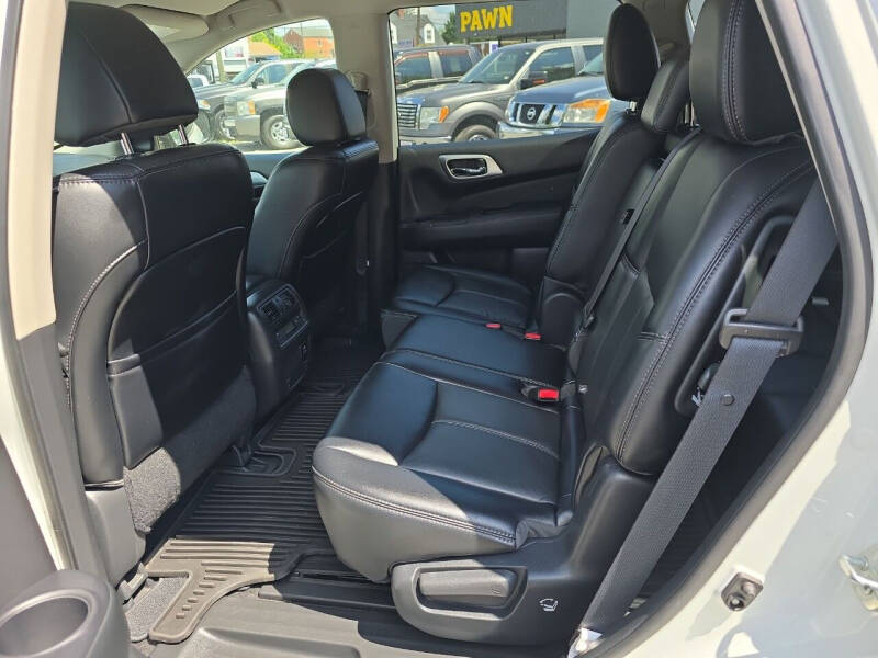 2017 Nissan Pathfinder SL