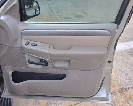 2004 Ford Explorer XLT