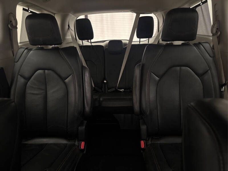 2017 Chrysler Pacifica Touring-L Plus